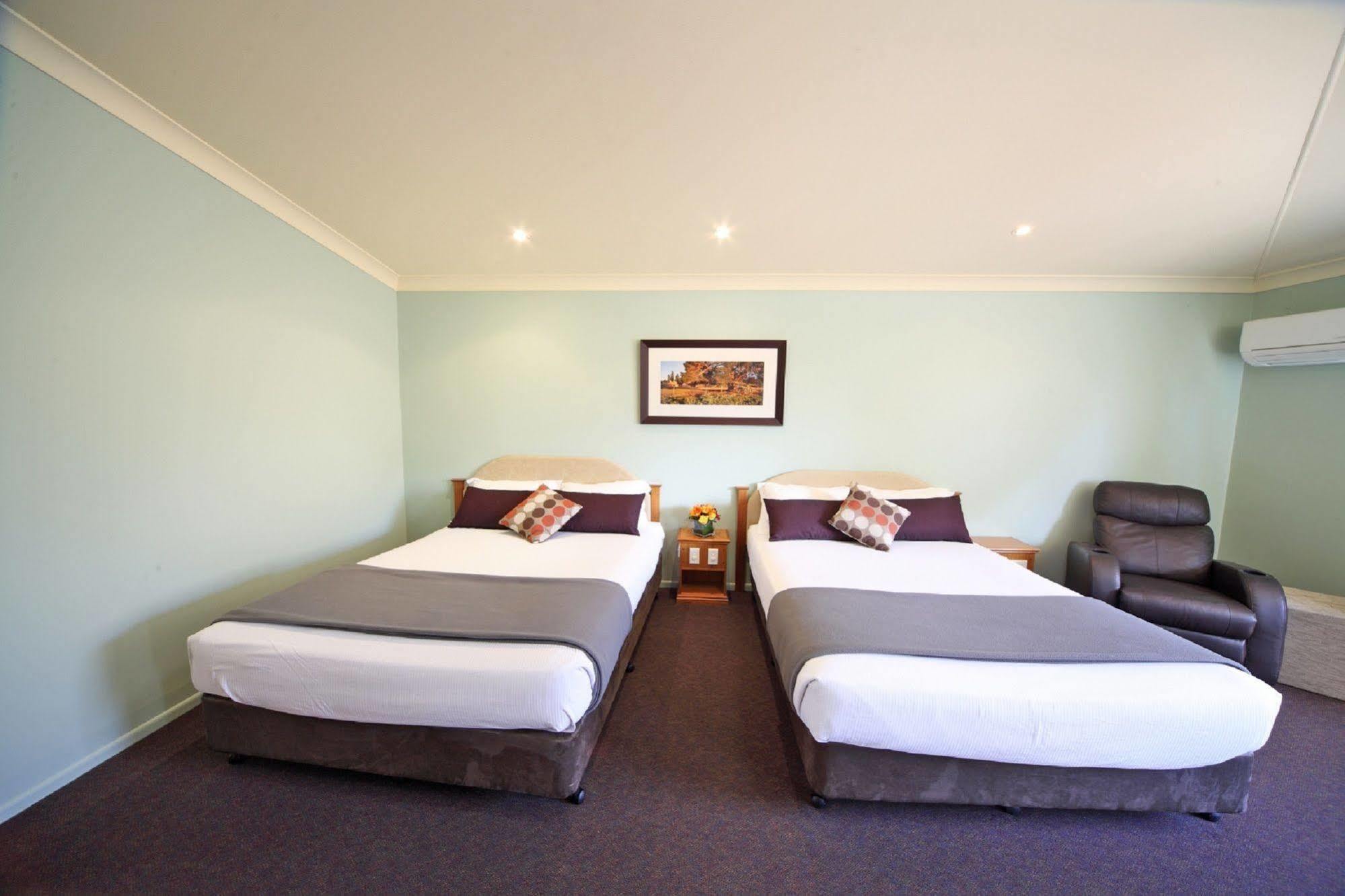 Emerald Explorers Inn Esterno foto